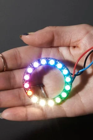Adafruit NeoPixel Ring - 16 LED RGBW 5050 con driver integrati Spedizione Espresso