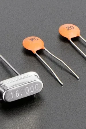 Adafruit Cristallo da 16 MHz + condensatori da 20pF Quantità Limitata