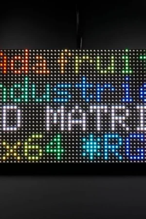 Ultima Occasione Adafruit Matrice LED RGB 64x32 - passo 6 mm