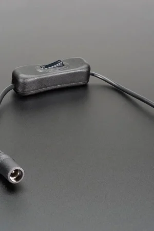 Adafruit Interruttore di alimentazione in linea per jack cilindrico da 2,1 mm Subito Disponibile