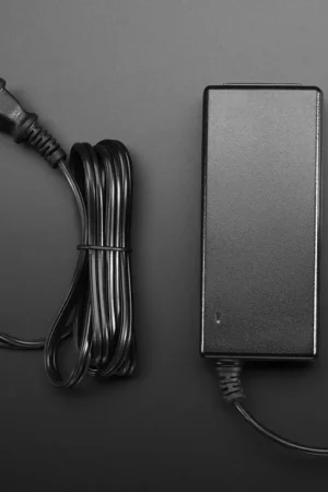 Adafruit Alimentatore switching 12V 5A Acquista Ora